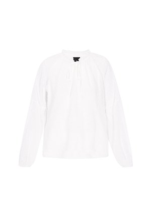 Blusa blanca de manga larga con cuello redondo, acentos fruncidos y una textura suave con sutiles patrones de puntos a lo largo.