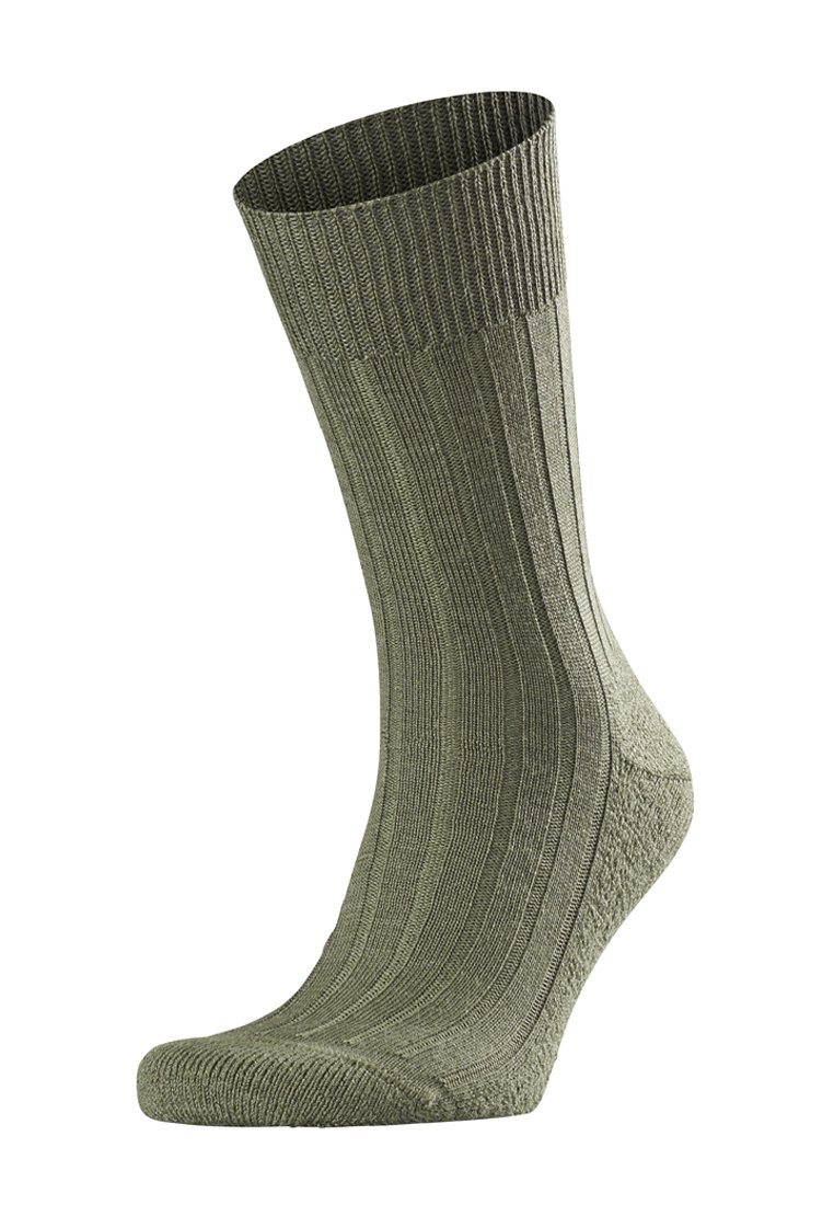 Olivgrüne Socke mit geripptem Muster, Knöchelhöhe, verstärktem Fersen- und Zehenbereich, weichem Material und glattem Finish.