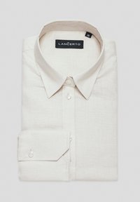 Jasnobeżowa lniana koszula z klasycznym kołnierzykiem, guzikami z przodu i pojedynczym mankietem. Metka z napisem "LANÇERTO" oraz rozmiar "36".