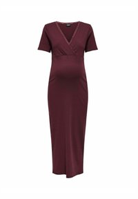 Robe de maternité en bordeaux profond, avec un décolleté en V, des manches courtes et une texture côtelée. Sa longueur atteint le mollet avec une coupe ajustée.