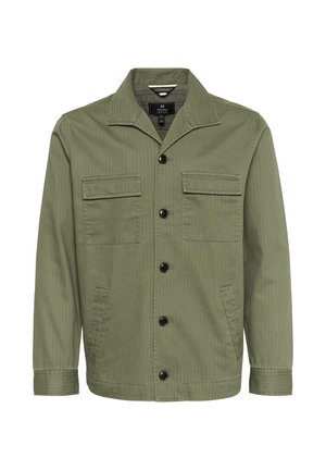 Olivgrüne Jacke aus Baumwolle mit Kragen, zwei Brusttaschen und vorderem Knopfverschluss. Der Stoff weist eine dezente gestreifte Struktur auf.