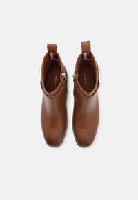 Tommy Hilfiger Tronchetti - brown