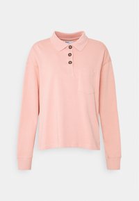 Langärmeliges Poloshirt aus weichem rosa Baumwollstoff mit Kragen, Knopfleiste mit drei Knöpfen und einer Brusttasche.