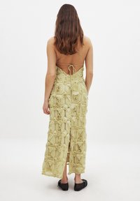 NA-KD SLIP - Gallakjole - pear green