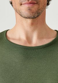 Damart COL ROND CLASSIQUE - Maglietta intima - kaki