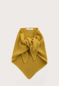 Mosterdgele geribbelde katoenen sjaal met een geknoopte middenkant en puntige uiteinden, voorzien van een label met merk- en verzorgingsinformatie.