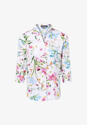 Florale Bluse mit weißem Hintergrund, die mit rosa, blauen und grünen Blumenmustern bedruckt ist. Sie hat einen Kragen und Knöpfe an der Vorderseite.