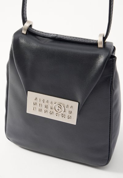 MM6 Maison Margiela NUMERIC BAG SMALL SOFT - Torba čez telo - black