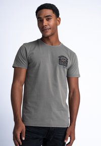 Petrol Industries - Print T-shirt - dark sand Thumbnail Image 1