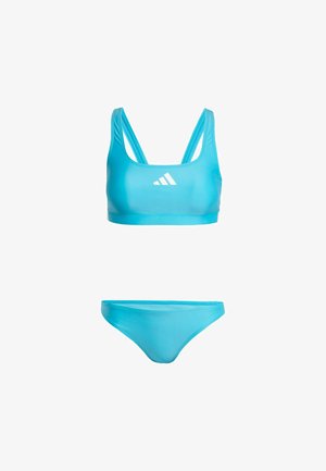 Modrý dvoudílný plavky s výstřihem do véčka a dvojitými ramínky, doplněné sladěnými bikinami, vše vyrobené z lesklého a lehkého materiálu.