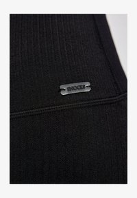 Selezionato, schwarz