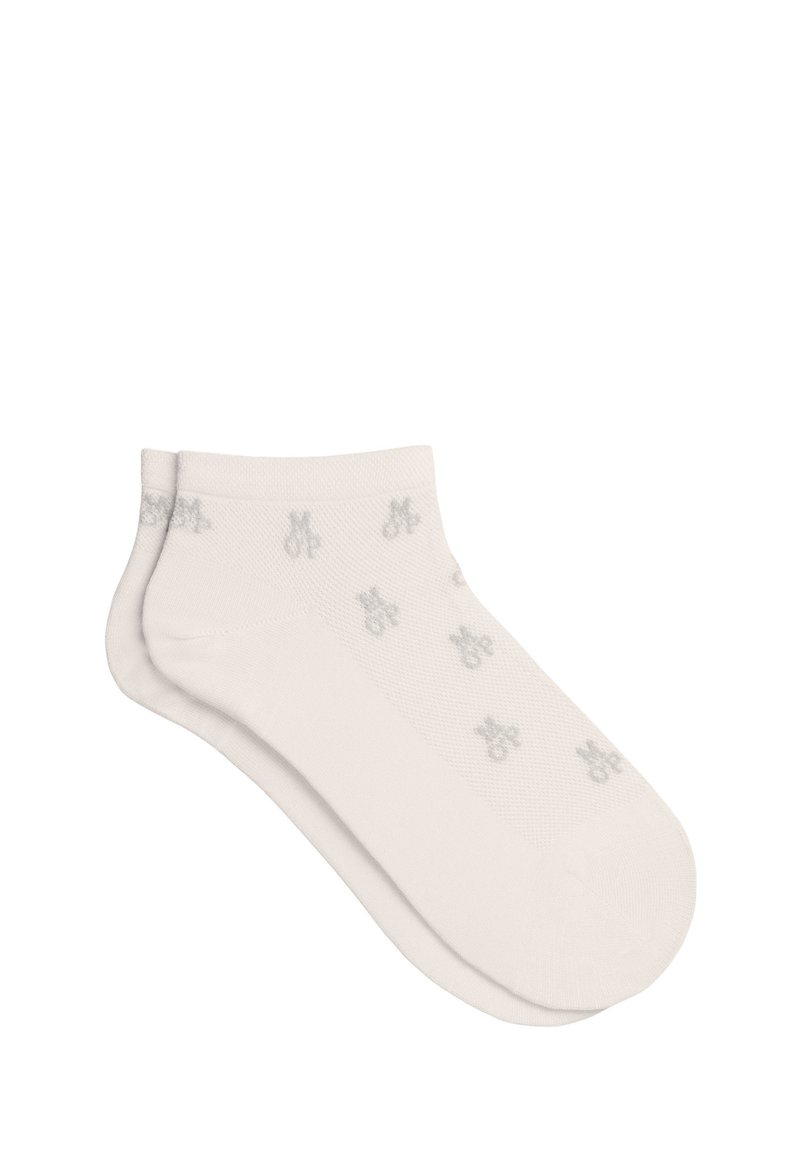Knöchelsocken aus weicher weißer Baumwolle mit einem hellgrauen Muster aus kleinen Logos. Glatte Textur und geripptes Bündchen sorgen für einen sicheren Sitz.