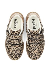 Sneakers con stampa leopardata in una combinazione di colori beige e nero, dotati di tre cinghie regolabili in velcro e un colletto imbottito per il massimo comfort.