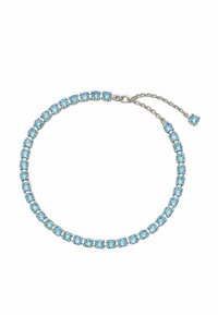 Srebrna zapestnica z izmeničnimi modrimi dragulji v nastavku z dletom, povezana z nežno srebrno verigo, z nastavljivim zapiranjem.