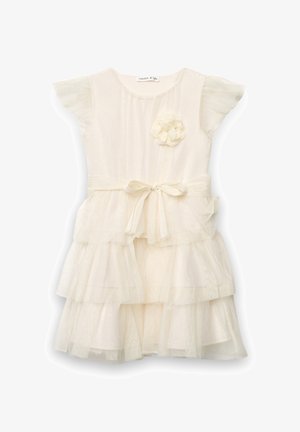 Biała sukienka z lekkiej tkaniny z krótkimi, falującymi rękawami, warstwowymi falbanami i kwiatowym akcentem. Zawiera pasujący pasek do wiązania.