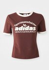 RETRO TEE - Camiseta estampada - auburn/cream white