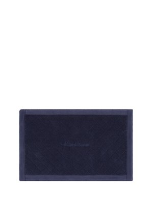 Serviette rectangulaire bleu marine avec un motif discret de losanges et une bordure, ornée d'un logo Ralph Lauren embossé au centre.