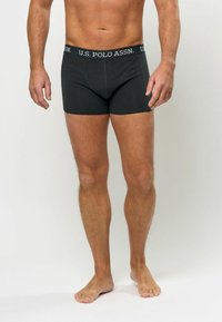 Schwarze Baumwoll-Boxershorts mit einem elastischen Bund von U.S. Polo Assn. Bietet einen engen Sitz und keine sichtbaren Muster oder Akzente.