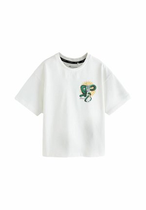 Witte katoenen T-shirt met korte mouwen, voorzien van een groene slang en handgrafiek met gele accenten op de borst. Klassieke ronde hals.