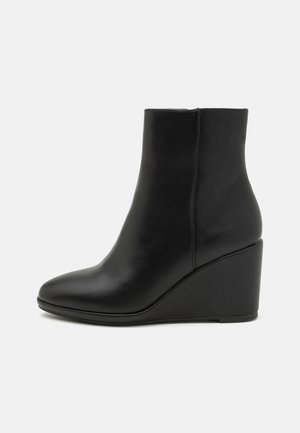 Stivaletti con la zeppa - black