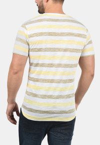 Solid SDTET - Majica kratkih rukava s printom - yellow