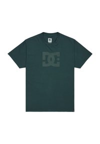 Dunkelgrünes Baumwoll-T-Shirt mit Rundhalsausschnitt und kurzen Ärmeln. Auf der Vorderseite befindet sich ein großes, einfarbiges DC-Logo. Angenehme Textur, lässiger Schnitt.