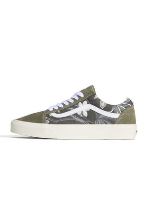 Niedriger grüner und schwarzer Sneaker mit weißem Blumenmuster, weißem Seitenstreifen, weißen Schnürsenkeln und dicker weißer Gummisohle.