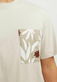 Jack & Jones JCOPRJCT - Marškinėliai su spaudiniu - moonbeam