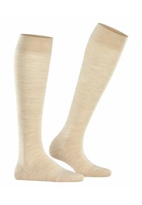 Beige Socken bis zur Kniehöhe aus strukturiertem Stoff mit einem dezenten Muster. Sie haben verstärkte Zehen und einen glatten Bund für zusätzlichen Komfort.