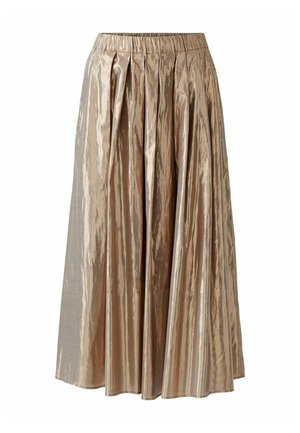 Plissé midi-jurk in metallic gouden stof met een gladde textuur en een elastische tailleband, die het licht weerkaatst en een glanzende afwerking toont.
