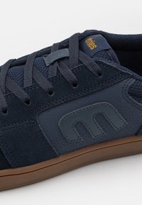 Etnies CRESTA UNISEX - Sportcipő - navy
