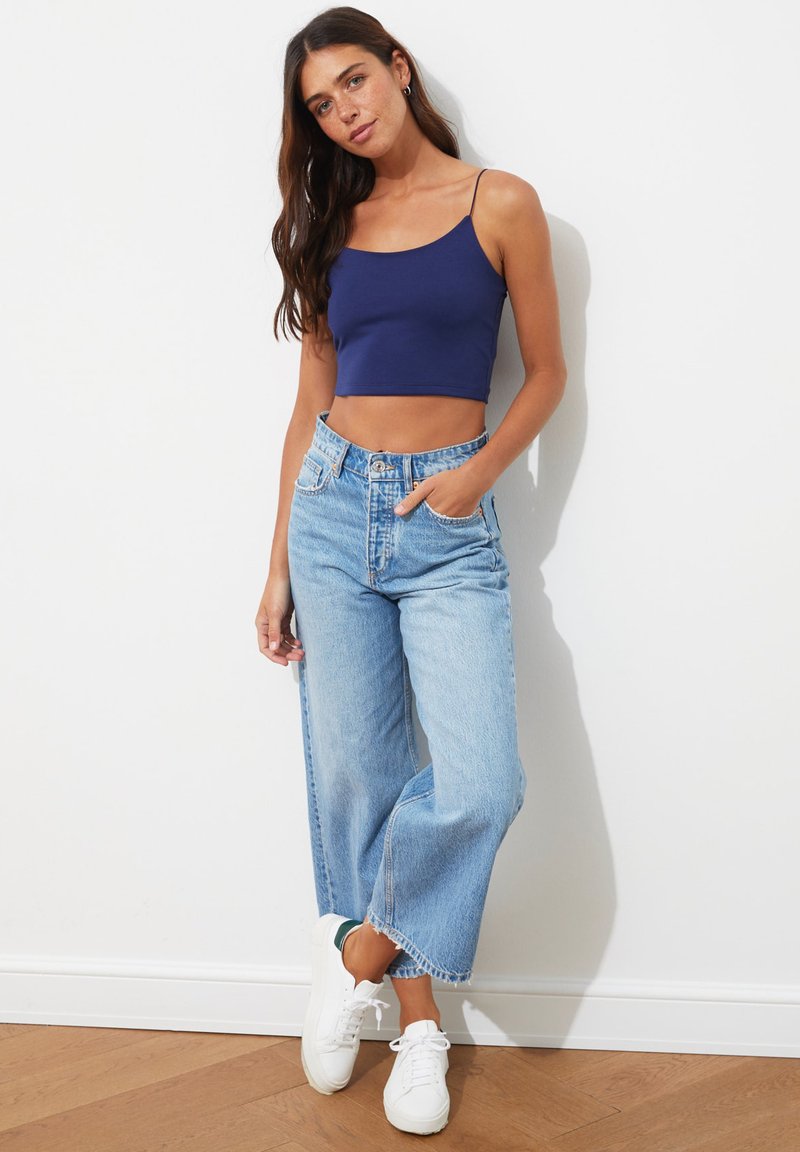 Trendyol Top donkerblauw