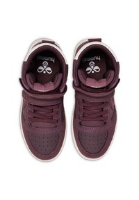 Bordeauxfarbene High-Top-Sneaker mit Obermaterial aus Textil und synthetischem Leder, gepolstertem Schaft, Schnürverschluss und kontrastierendem weißen Zwischensohle.