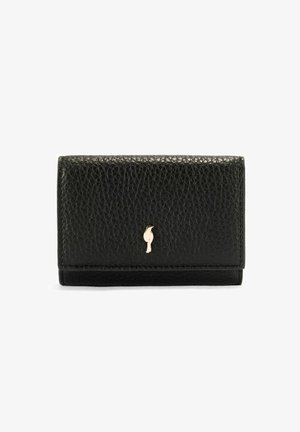 Czarny skórzany portfel o teksturowanym wykończeniu, prostokątnym kształcie, akcesoriach w złotym kolorze oraz wytłoczonym logo z przodu.