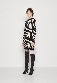 Object OBJRAY DRESS - Neulemekko - black/sandshell