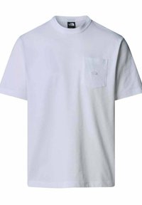 T-shirt bianco in cotone con scollatura rotonda, maniche corte e una piccola tasca sul petto con un logo discreto. Tessuto liscio, vestibilità classica.