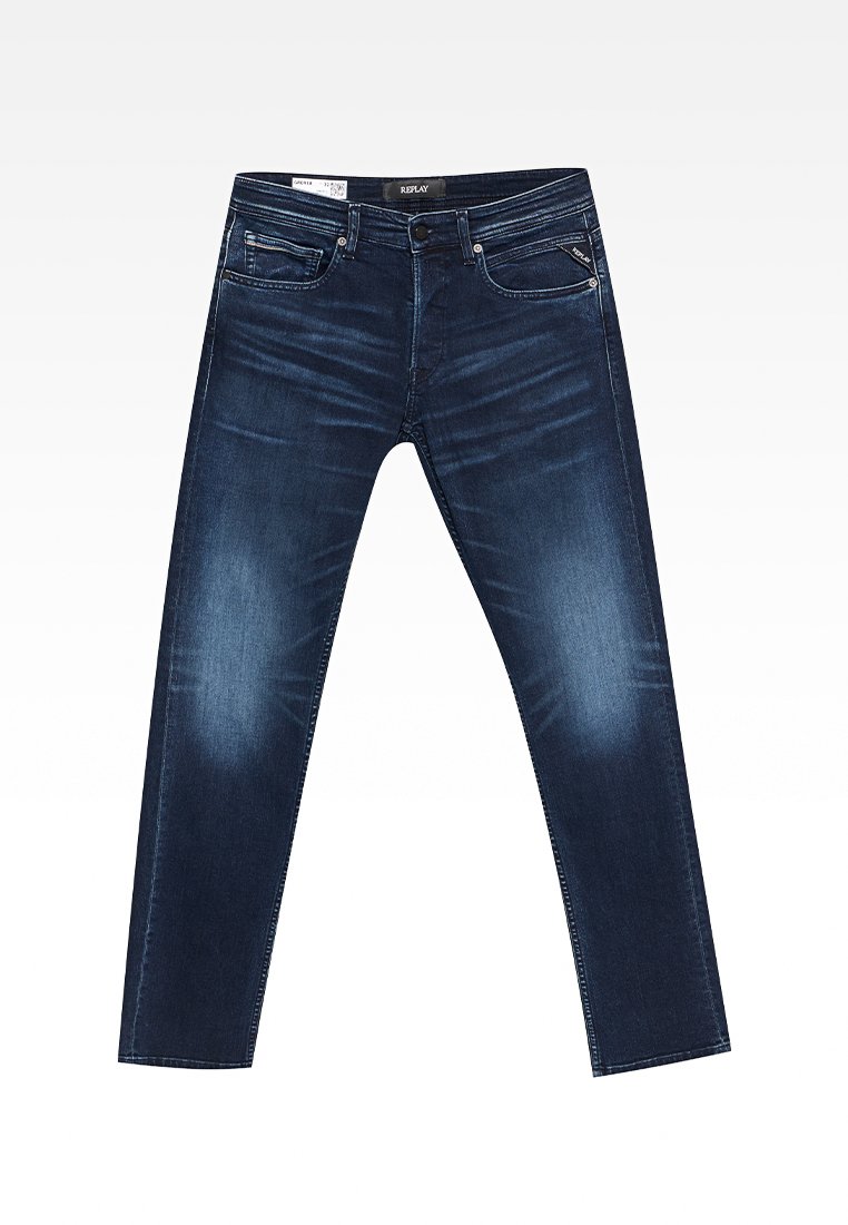 Donkerblauwe denim jeans met lichte vervaging op de dijen, vijf-pocket stijl, knoop- en ritsluiting, en een merklabel op de tailleband.