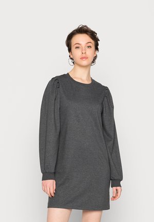 Vestido cinza de moletom com mangas longas e bufantes, decote redondo e punhos ajustados. Tecido suave com uma textura lisa e detalhes de design mínimos.