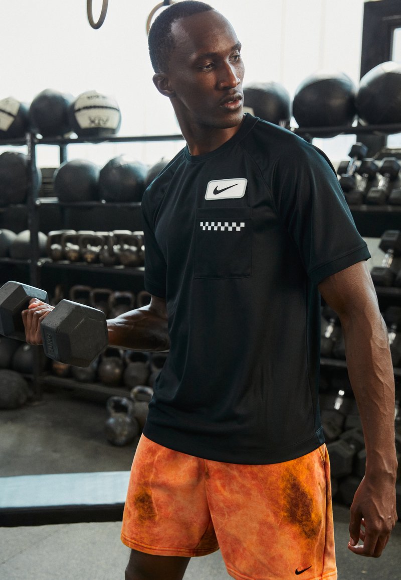 Nike Performance DYE WILD CARD TShirt sport black/nero Zalando.it