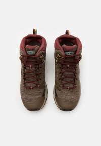 Keen Trekingové boty - brown