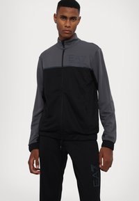 EA7 Emporio Armani - Dres