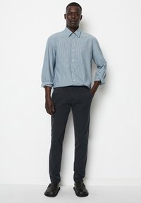 Marc O'Polo REGULAR MIT FINELINER-STREIFEN - Hemd - multi tranquil teal