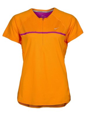 Kortærmet orange Nike Dri-FIT atletikshirt til kvinder med lilla stribe og lille hvidt logo på brystet.