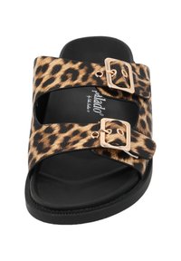 Leopardenmuster-Sandalen mit zwei verstellbaren Riemen, goldfarbenen Schnallen und einer weichen schwarzen Fußbett. Texturiertes Obermaterial.