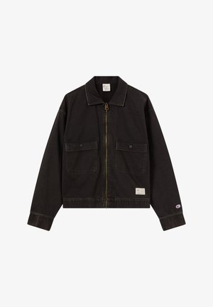 Veste décontractée noire avec fermeture éclair à l'avant, deux poches à rabat boutonnées, col, et petits logos Champion sur le poignet de la manche et près de l'ourlet.