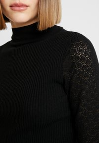 ONLY Stickad tröja - black