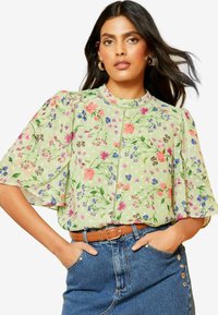 Love & Roses REGULAR FIT - FLORAL PRINTED DOBBY FLUTTER SLEEVE - Blúz - green