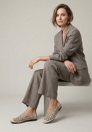 VENEZIA, MOCCASINS - Loafers - beige