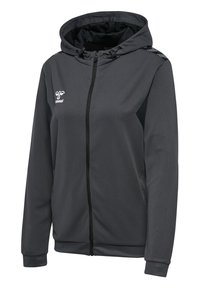Felpa con zip grigio scuro in tessuto testurizzato. Presenta un cappuccio, una chiusura frontale con zip e un logo sul petto. Dettagli neri sui lati.