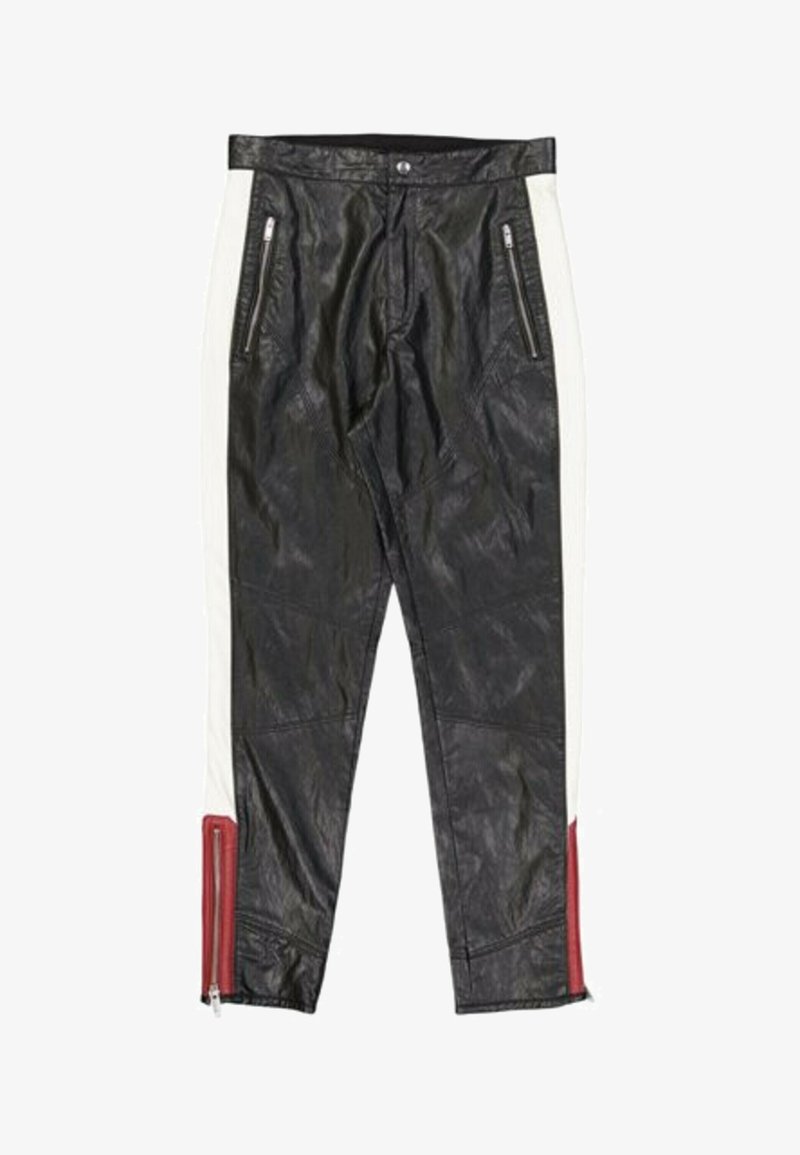 Pantalon en cuir noir avec panneaux latéraux blancs et poignets zippés rouges, avec poches avant zippées et fermeture par bouton à la taille.
